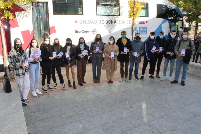 El Gobierno de La Rioja y la Universidad de La Rioja animan a los estudiantes a donar sangre con una nueva campaña en el campus universitario